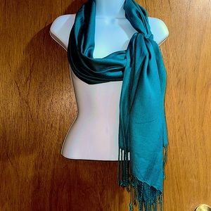 🛍️ BUNDLE 3 SCARVES FOR $15 🛍️Teal fall/winter scarf. 21” X 78”.